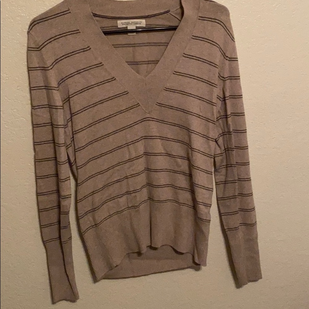 Im selling a v-neck sweater from banana republic.